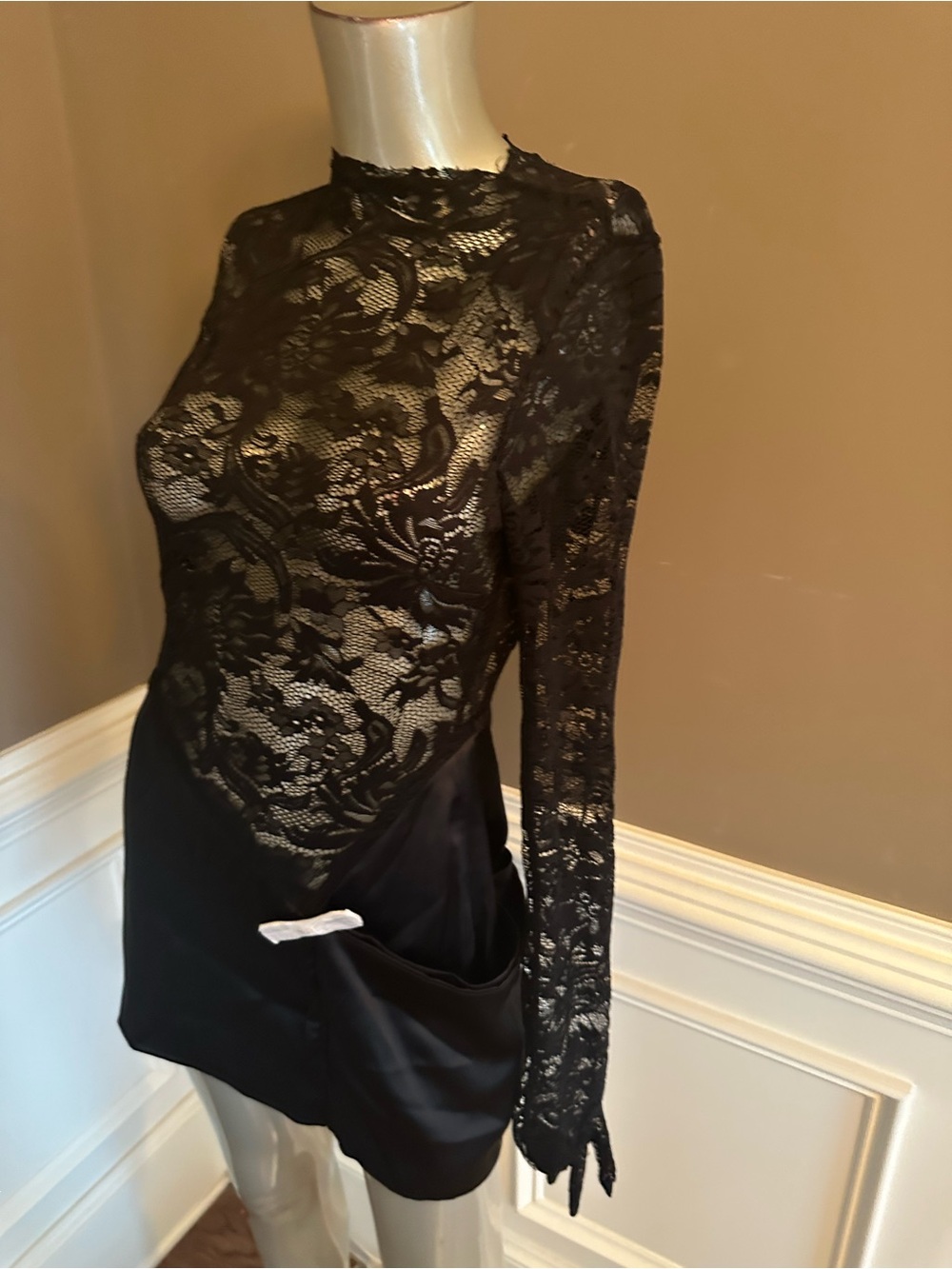 Fashion Nova Red Lace & Satin Mini Dress Black
Size M - Picture 5 of 6